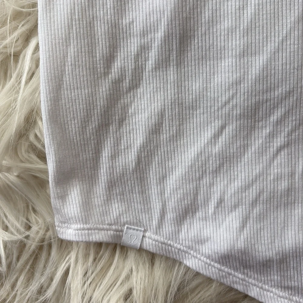 lululemon athletica lightweight sleeveless